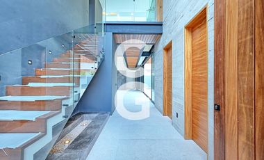 Casa en Venta en Cancun en Residencial Villa Magna con Amplio Jardín y Alberca