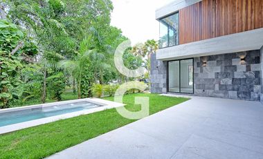 Casa en Venta en Cancun en Residencial Villa Magna con Amplio Jardín y Alberca