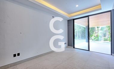 Casa en Venta en Cancun en Residencial Villa Magna con Amplio Jardín y Alberca