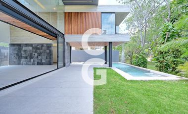 Casa en Venta en Cancun en Residencial Villa Magna con Amplio Jardín y Alberca