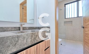 Casa en Venta en Cancun en Residencial Villa Magna con Amplio Jardín y Alberca