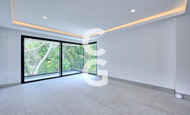 Casa en Venta en Cancun en Residencial Villa Magna con Amplio Jardín y Alberca