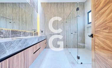 Casa en Venta en Cancun en Residencial Villa Magna con Amplio Jardín y Alberca