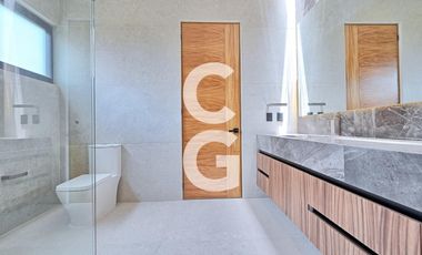 Casa en Venta en Cancun en Residencial Villa Magna con Amplio Jardín y Alberca