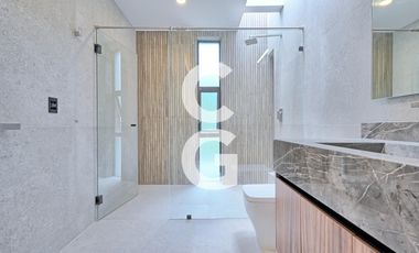 Casa en Venta en Cancun en Residencial Villa Magna con Amplio Jardín y Alberca