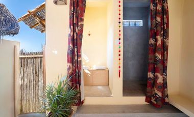 Casa con terreno en Todos Santos con vista al mar.