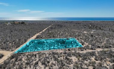 Casa con terreno en Todos Santos con vista al mar.