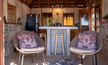 Casa con terreno en Todos Santos con vista al mar.
