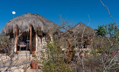 Casa con terreno en Todos Santos con vista al mar.