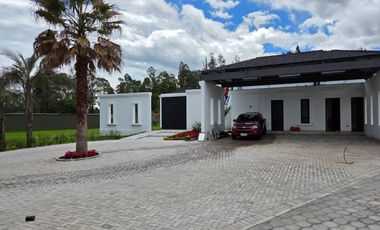 HERMOSA CASA DE UNA PLANTA A ESTRENAR EN PUEMBO DENTRO DE URBANIZACION EXCLUSIVA
