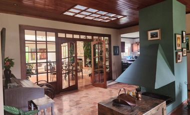 En Venta hermosa Casa en San Joaquín sector Cuenca Tenis & Golf Club