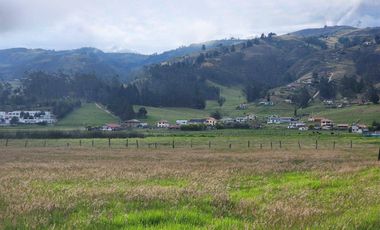 En Venta Terreno plano sector Tarqui en Cuenca