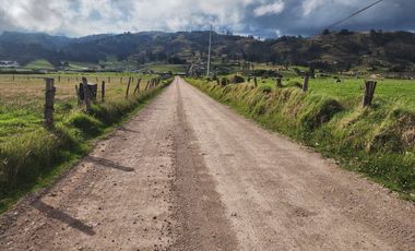 En Venta Terreno plano sector Tarqui en Cuenca