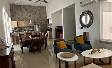 CASA EN VENTA DE UN PISO TOTALMENTE EQUIPADA CON ALBERCA