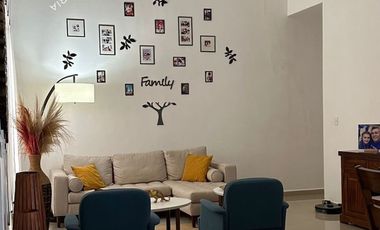 CASA EN VENTA DE UN PISO TOTALMENTE EQUIPADA CON ALBERCA