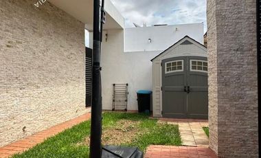 CASA EN VENTA DE UN PISO TOTALMENTE EQUIPADA CON ALBERCA