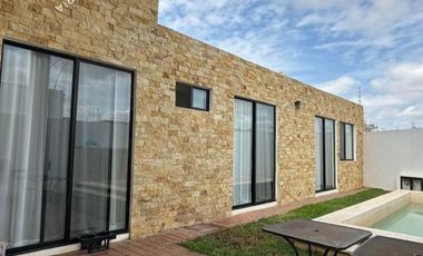 CASA EN VENTA DE UN PISO TOTALMENTE EQUIPADA CON ALBERCA