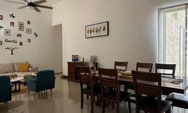 CASA EN VENTA DE UN PISO TOTALMENTE EQUIPADA CON ALBERCA