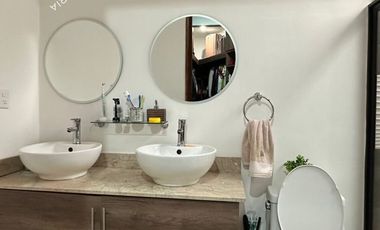 CASA EN VENTA DE UN PISO TOTALMENTE EQUIPADA CON ALBERCA