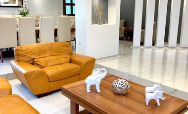 Preciosa Casa en Loma de Valle Escondido recién remodelada con acabados de lujo