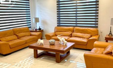 Preciosa Casa en Loma de Valle Escondido recién remodelada con acabados de lujo