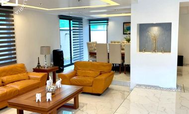 Preciosa Casa en Loma de Valle Escondido recién remodelada con acabados de lujo