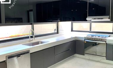 Preciosa Casa en Loma de Valle Escondido recién remodelada con acabados de lujo