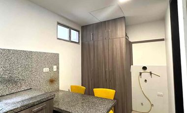 URB. BOSQUES DE LA RIOJA-SAMBORONDÓN, Alquilo departamento 3 dorm $1500.