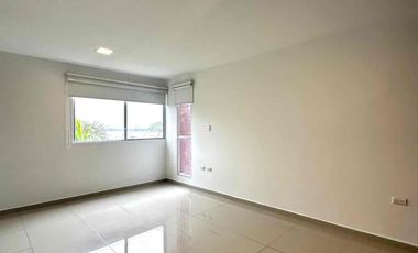URB. BOSQUES DE LA RIOJA-SAMBORONDÓN, Alquilo departamento 3 dorm $1500.