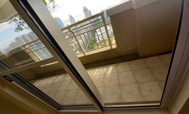 2 Bedroom with Parking at Torre De Manila (with Balcony overlooking Manila Bay Sunset) For Sale