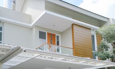 Rumah 2 Lantai Minimalis Modern Sleman Pinggir Jalan – Dekat UGM & RSA UGM