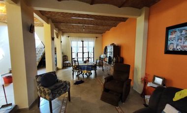 Amplia, comoda y seminueva casa en Tala a 3 cuadras del centro