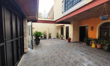 Amplia, comoda y seminueva casa en Tala a 3 cuadras del centro