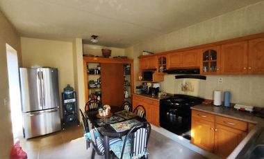 Amplia, comoda y seminueva casa en Tala a 3 cuadras del centro