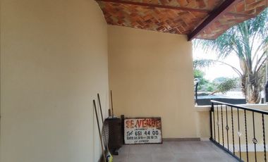 Amplia, comoda y seminueva casa en Tala a 3 cuadras del centro