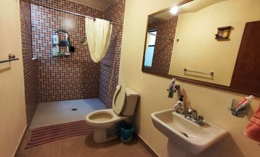 Amplia, comoda y seminueva casa en Tala a 3 cuadras del centro