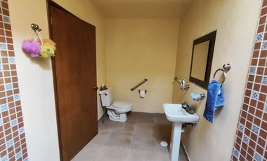 Amplia, comoda y seminueva casa en Tala a 3 cuadras del centro