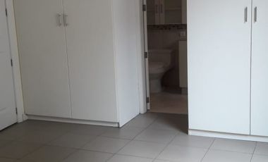 DEPARTAMENTO EN ARRIENDO EN CUMBAYA CON TERRAZA PRIVADA Y 2 PARQUEOS