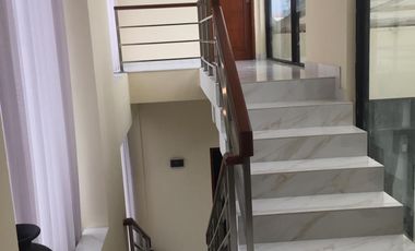 Rumah Model Mezanine 4 Lantai, 500 meter ke Kemang Raya, ada rooftop