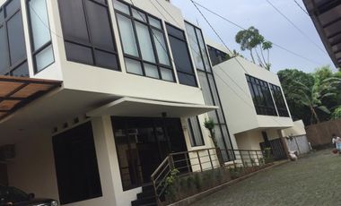 Rumah Model Mezanine 4 Lantai, 500 meter ke Kemang Raya, ada rooftop
