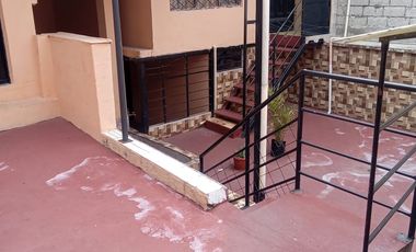 CHIMBACALLE, vendo Propiedad rentera, 3 departamentos y una suite, 2 estacionamientos, patio
