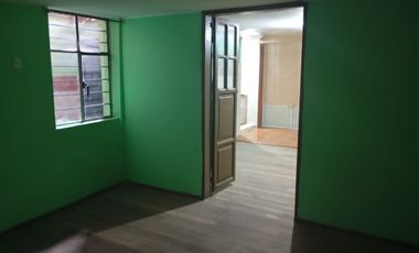 CHIMBACALLE, vendo Propiedad rentera, 3 departamentos y una suite, 2 estacionamientos, patio