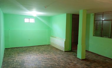 CHIMBACALLE, vendo Propiedad rentera, 3 departamentos y una suite, 2 estacionamientos, patio
