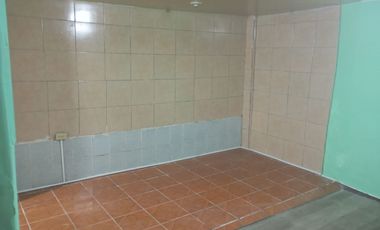 CHIMBACALLE, vendo Propiedad rentera, 3 departamentos y una suite, 2 estacionamientos, patio