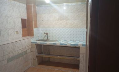 CHIMBACALLE, vendo Propiedad rentera, 3 departamentos y una suite, 2 estacionamientos, patio