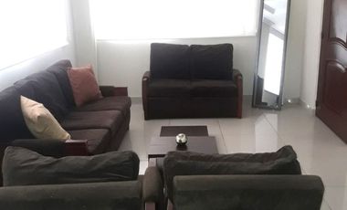 ALQUILER DE SUITE AMOBLADA CON 2 PARQUEOS EN KENNEDY NORTE