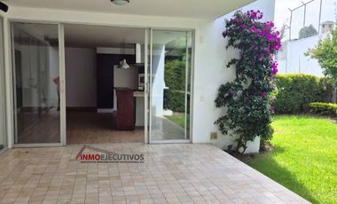 Moderna casa de venta en Cumbayá, sector la Viña.