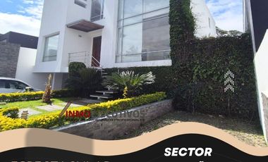 Moderna casa de venta en Cumbayá, sector la Viña.