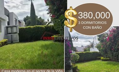 Moderna casa de venta en Cumbayá, sector la Viña.