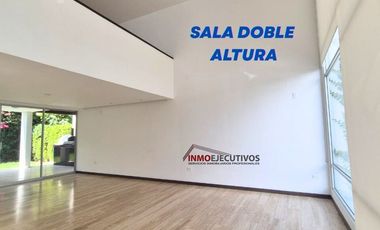 Moderna casa de venta en Cumbayá, sector la Viña.